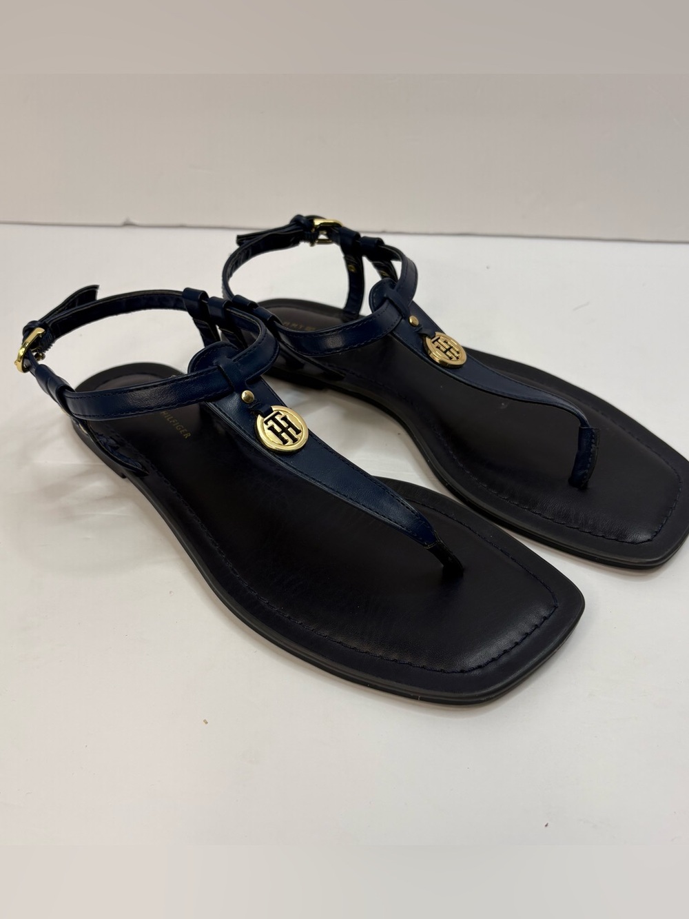 Tommy Hilfiger Navy Blue Sandals Gold TH Logo T-Strap Flip Flop Size 8.5